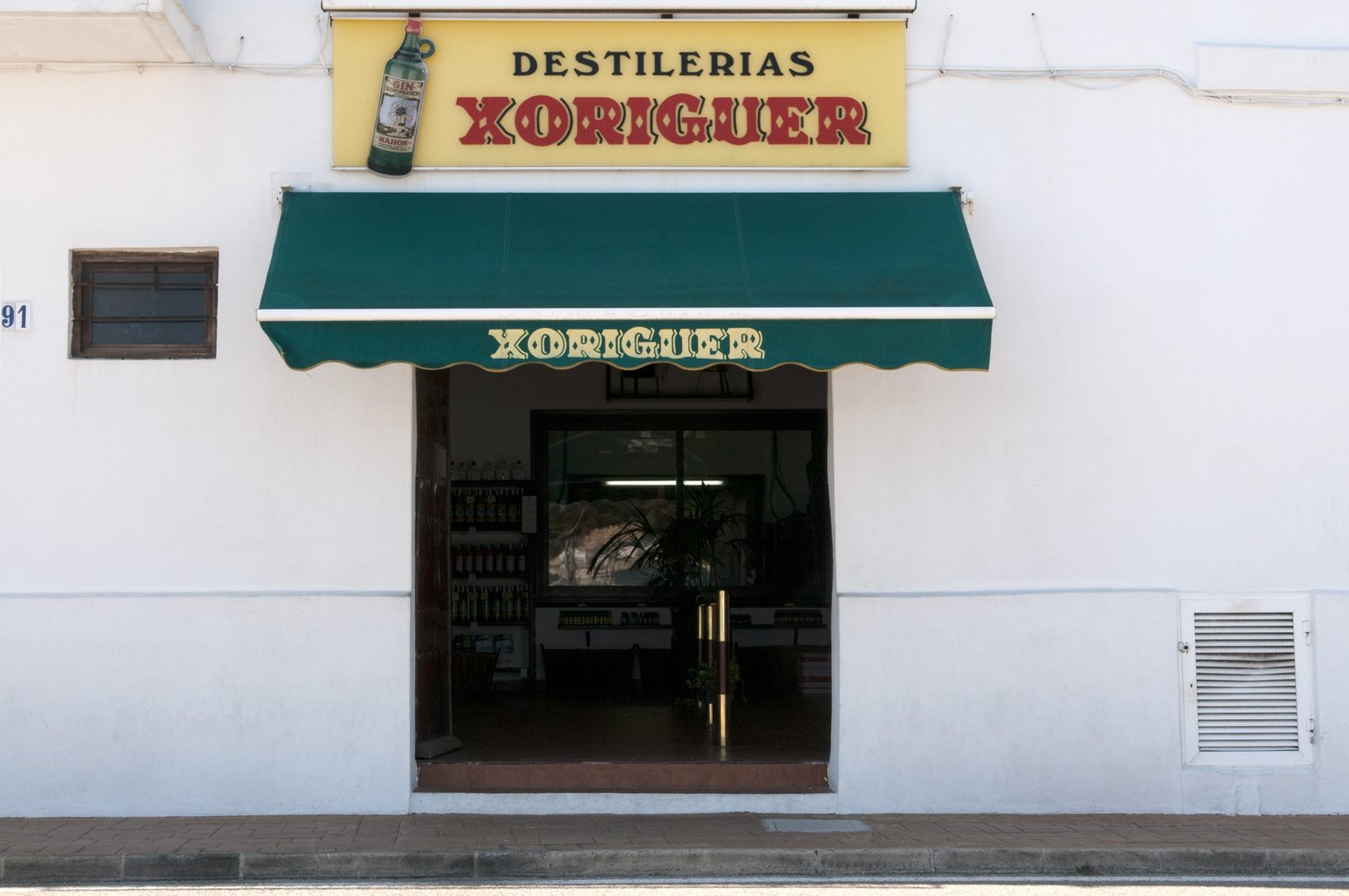 Un paseo (y más) por Destilerías Xoriguer